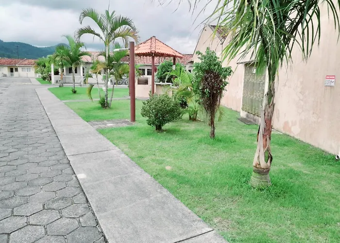 Casa Em Condominio, Com Piscina, Parquinho Infantil, Internet 500Mb, Ideal Para Familia, Garagem Para 2 Carros, Com 2 Quartos Sendo 1 Suite, Com Smart Tv, 400M Da Praia