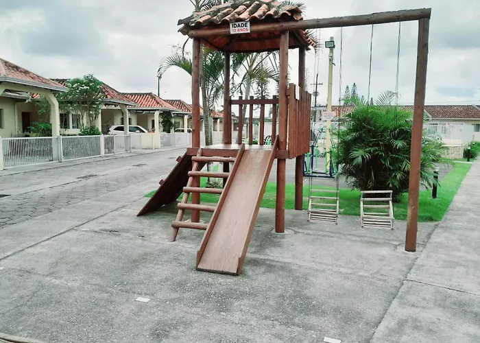 Casa Em Condominio, Com Piscina, Parquinho Infantil, Internet 500Mb, Ideal Para Familia, Garagem Para 2 Carros, Com 2 Quartos Sendo 1 Suite, Com Smart Tv, 400M Da Praia