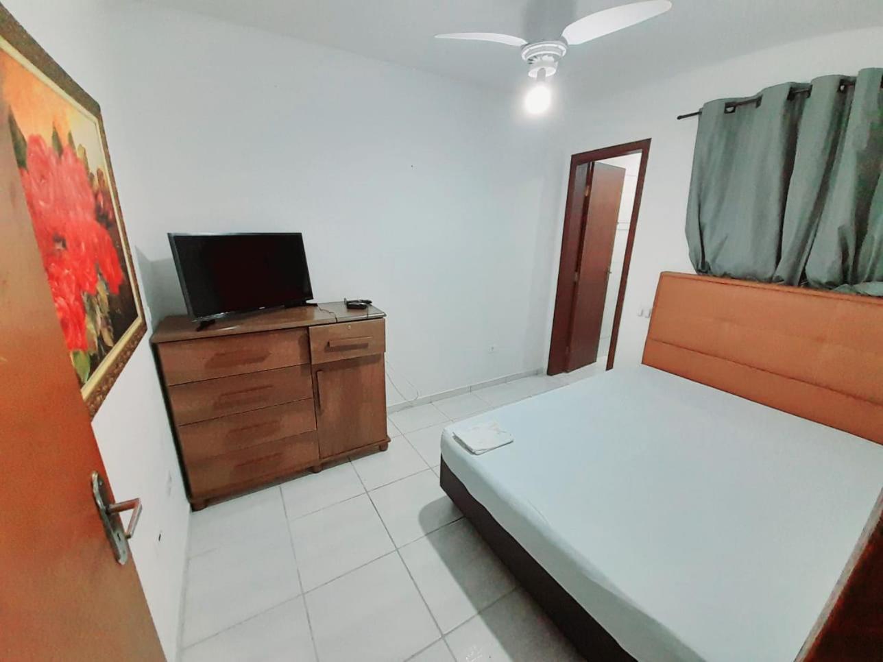 Holiday home Casa Em Condominio, Com Piscina, Parquinho Infantil, Internet 500mb, Ideal Familia, Garagem 2 Carros, Com 2 Quartos Sendo 1 Suite, Com Smart Tv, 400m Da