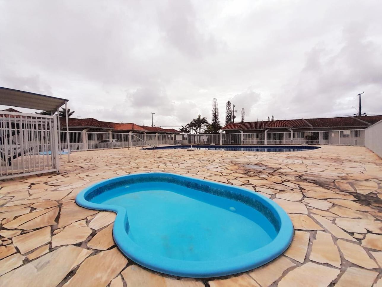 Casa Em Condominio, Com Piscina, Parquinho Infantil, Internet 500mb, Ideal Familia, Garagem 2 Carros, Com 2 Quartos Sendo 1 Suite, Com Smart Tv, 400m Da *
