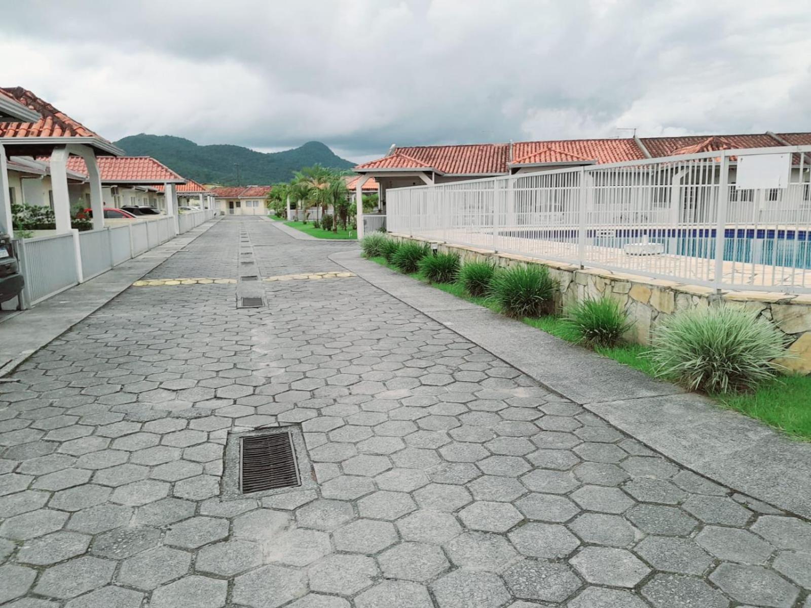 Casa Em Condominio, Com Piscina, Parquinho Infantil, Internet 500mb, Ideal Familia, Garagem 2 Carros, Com 2 Quartos Sendo 1 Suite, Com Smart Tv, 400m Da Holiday home *