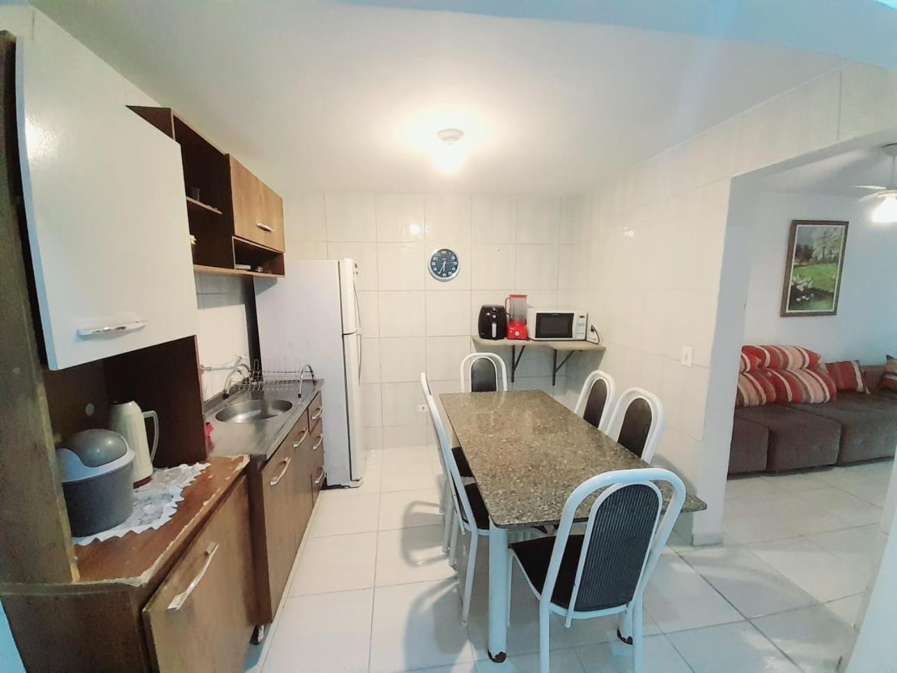 Holiday home Casa Em Condominio, Com Piscina, Parquinho Infantil, Internet 500mb, Ideal Familia, Garagem 2 Carros, Com 2 Quartos Sendo 1 Suite, Com Smart Tv, 400m Da Matinhos