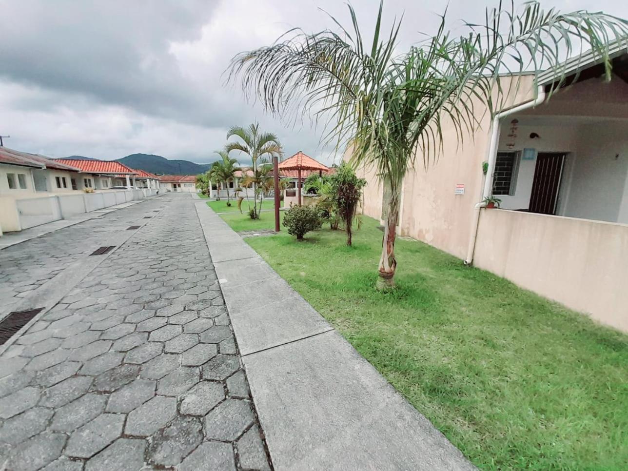 Casa Em Condominio, Com Piscina, Parquinho Infantil, Internet 500mb, Ideal Familia, Garagem 2 Carros, Com 2 Quartos Sendo 1 Suite, Com Smart Tv, 400m Da *