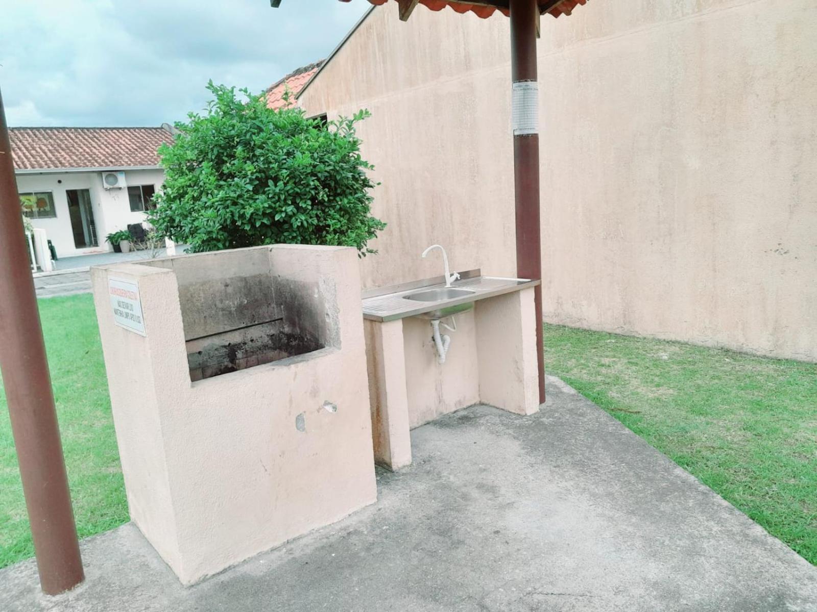 Casa Em Condominio, Com Piscina, Parquinho Infantil, Internet 500mb, Ideal Familia, Garagem 2 Carros, Com 2 Quartos Sendo 1 Suite, Com Smart Tv, 400m Da
