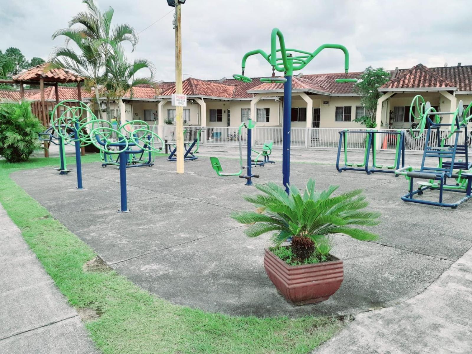 Holiday home Casa Em Condominio, Com Piscina, Parquinho Infantil, Internet 500mb, Ideal Familia, Garagem 2 Carros, Com 2 Quartos Sendo 1 Suite, Com Smart Tv, 400m Da *