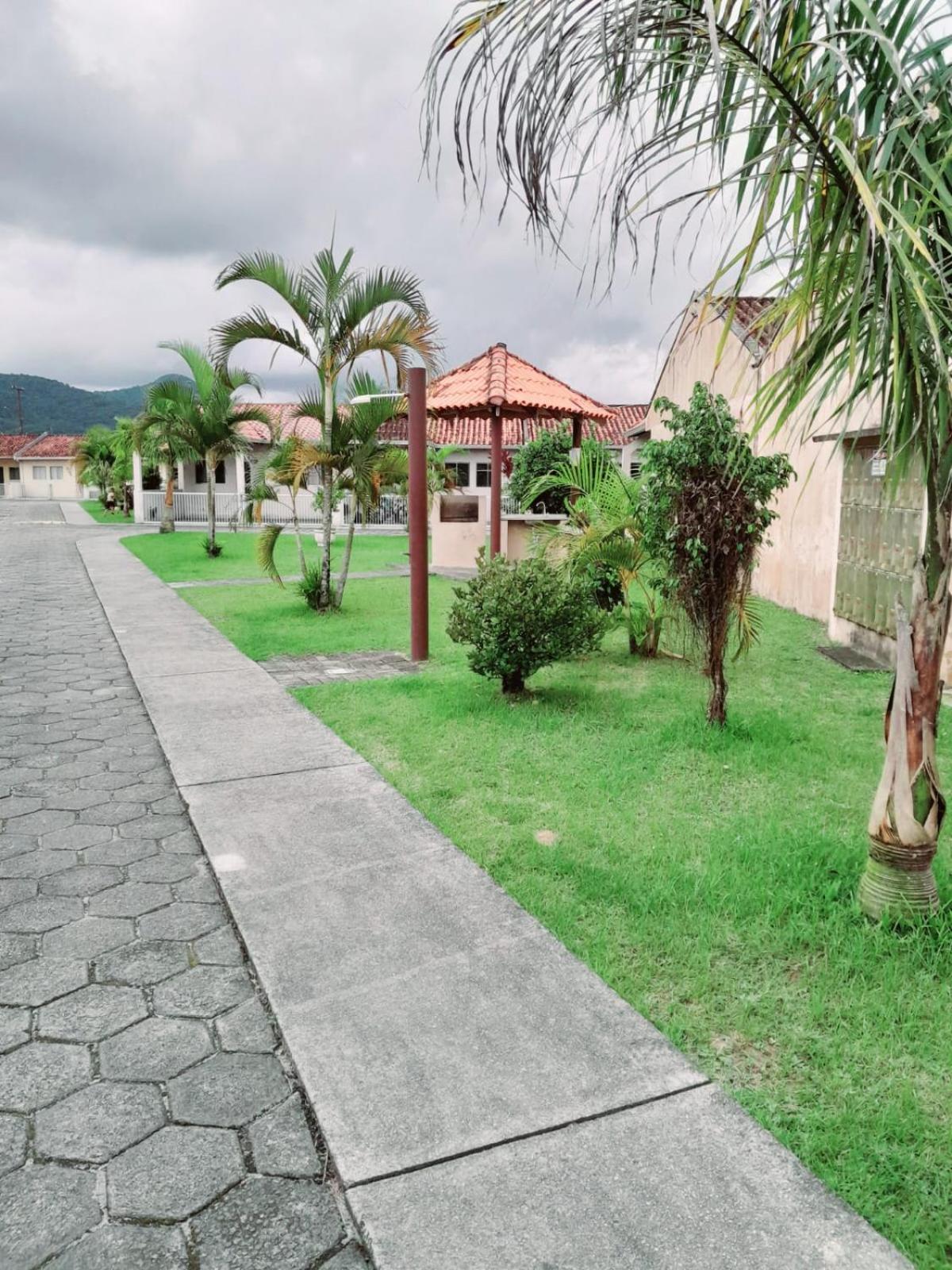 Casa Em Condominio, Com Piscina, Parquinho Infantil, Internet 500mb, Ideal Familia, Garagem 2 Carros, Com 2 Quartos Sendo 1 Suite, Com Smart Tv, 400m Da *