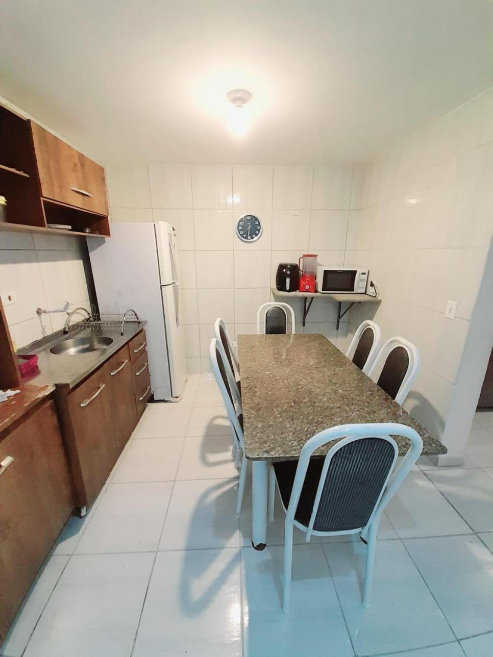 Casa Em Condominio, Com Piscina, Parquinho Infantil, Internet 500mb, Ideal Familia, Garagem 2 Carros, Com 2 Quartos Sendo 1 Suite, Com Smart Tv, 400m Da