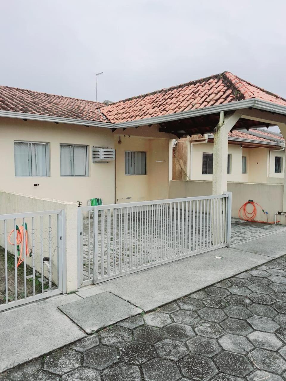 Casa Em Condominio, Com Piscina, Parquinho Infantil, Internet 500mb, Ideal Familia, Garagem 2 Carros, Com 2 Quartos Sendo 1 Suite, Com Smart Tv, 400m Da Holiday home