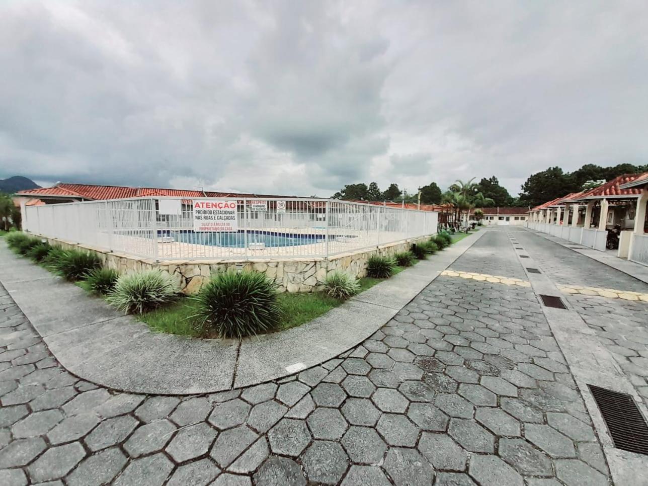 Casa Em Condominio, Com Piscina, Parquinho Infantil, Internet 500mb, Ideal Familia, Garagem 2 Carros, Com 2 Quartos Sendo 1 Suite, Com Smart Tv, 400m Da Сasa de vacaciones Matinhos